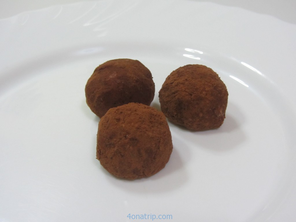 Sugarless chocolate protein truffles recipe