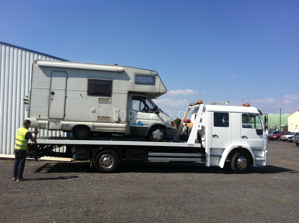 Camper tow on the Autovia