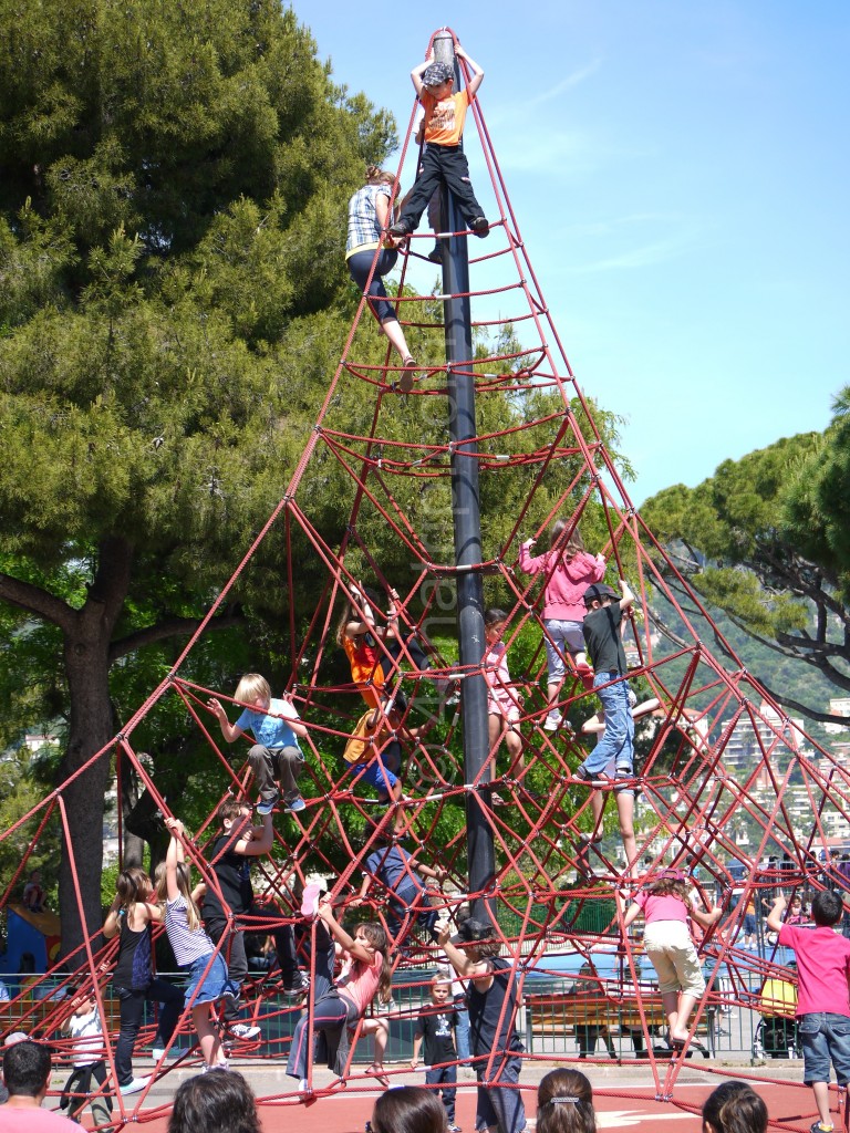 kids climbing in Nice France